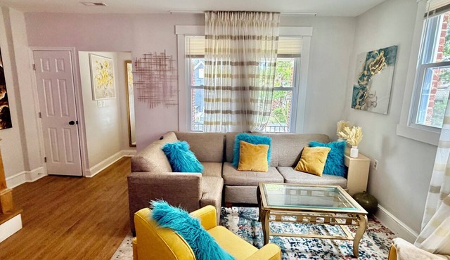 Charming 3-bedroom house in Washington with cool AC breeze