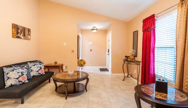 Charming 3-bedroom house with AC, WiFi in pleasant Palm Bay