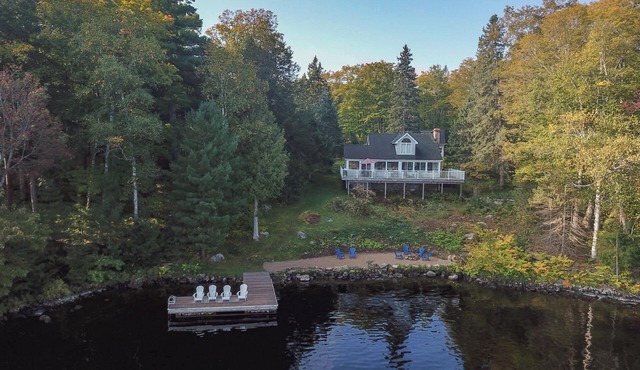 Charming, 4 Bed, 2 Bath! Muskoka Room! Beaumaris! Incredible Views!