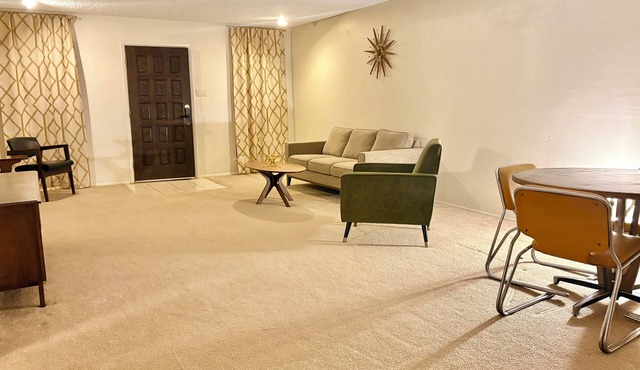 Charming and comfortable 1-bedroom on the golf course-Central AC and heat