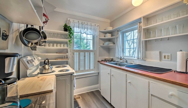 Charming Belfast Home, Walk to Downtown!