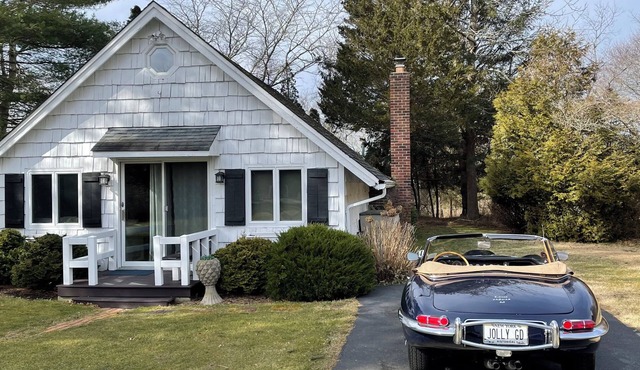 Charming Bridgehampton cottage on 4.5 acre Estate. 2BR, 1BA