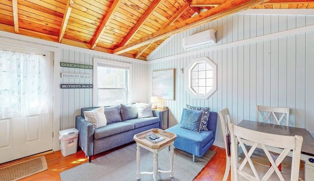 Charming cottage with outdoor pool, firepit, jetted bathtub, & partial AC