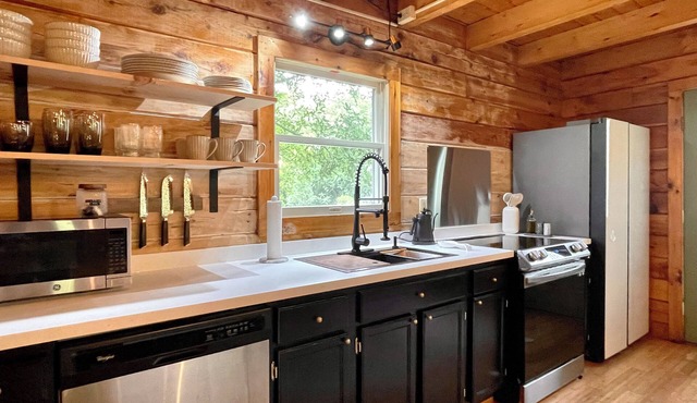 Charming Element Cabin. Pet-Friendly!