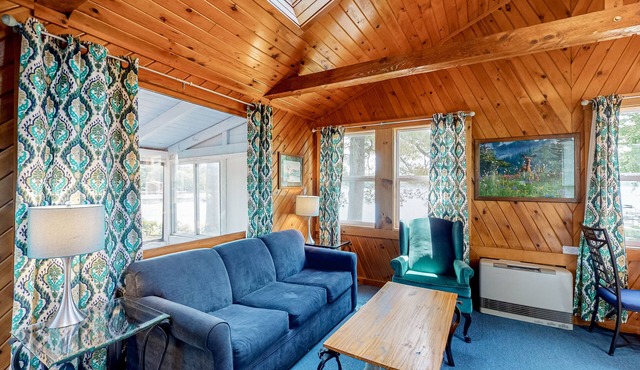 Charming Lakefront Cottage with Screened Porch, Firepit, Canoe & WiFi - 1 Dog OK