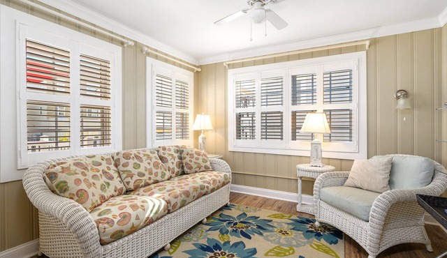 Charming Oceanblock Cottage just steps to beach! FREE LINENS