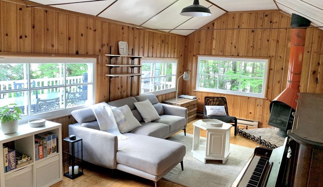 Charming rustic cottage on Lac-Trois-Saumons
