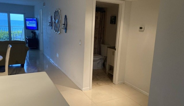 Charming Short-Term 3-7 months 2-bedroom condo in marvelous Jensen Beach.
