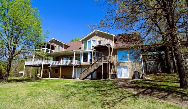 Charming Villa Ideal Escape for Big Groups in Branson, Missouri