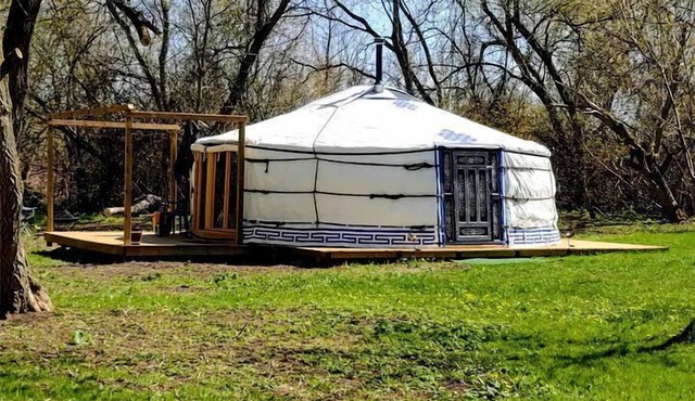 Charming Yurt Accommodation with Fire Pit Ideal for Camping near Lake Simcoe