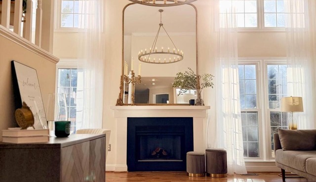 Chateau Lumière. Modern Townhome. 15 Mins to IAD