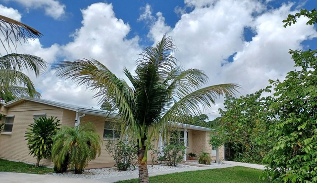 Cheerful 5+1 bedrooms with lots of room for fun & free parking