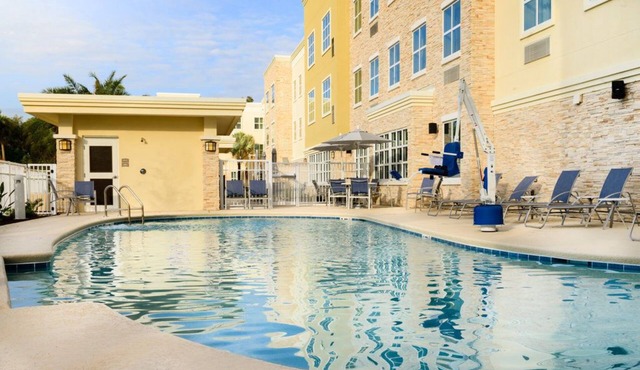 Chic 1BR Suite w/Kitchen | Pool + Free Breakfast