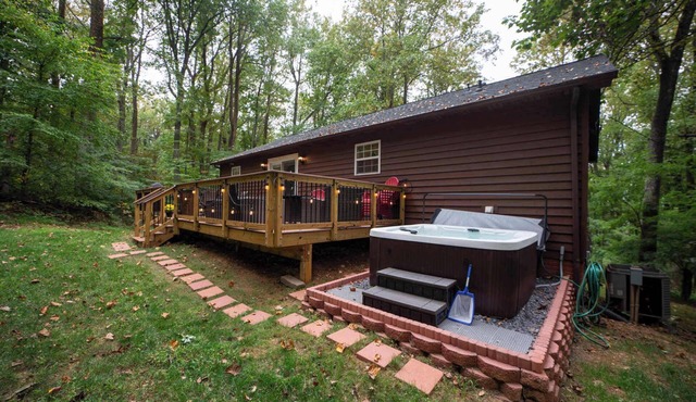 Chipmunk Hollow | Hot Tub, Grill & Fire Table | 3BR, Sleeps 6