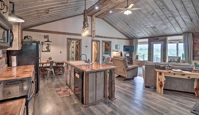 'CJ's Crooked Hideaway' - Secluded Retreat!