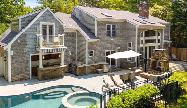 Clams & Shells: 252-Co High End Cotuit Waterfront, Pool & Dock, Bring your Boat!
