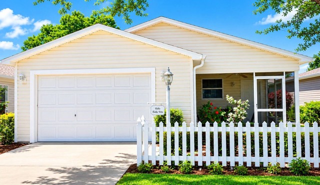 CLEAN, CLEAN, CLEAN; Walk to pools; Golf Cart Included; NO Xtra guest fees !