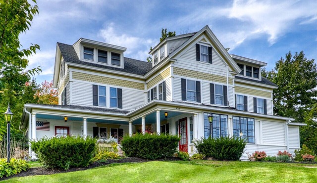 Close to Downtown and Beaches - Large Historic Home and Seasonal Carriage House