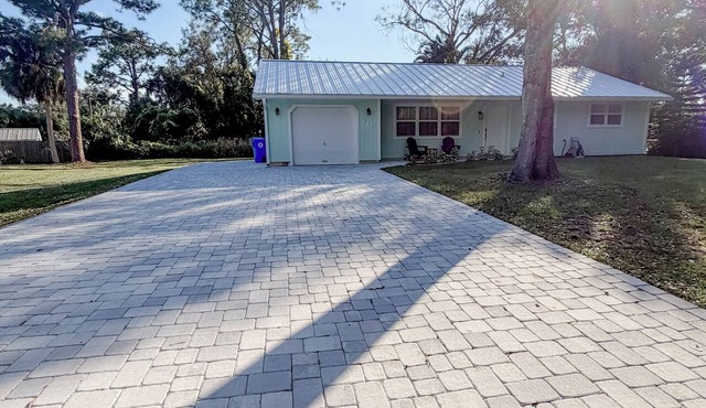 Coastal Getaway 2bd-2ba 5 miles to boat ramp and Earl’s hideaway!