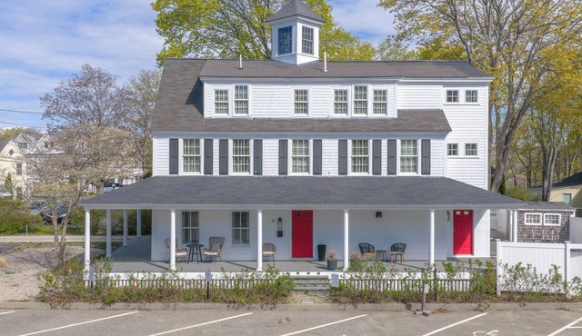 Coastal spacious Retreat downtown Kennebunkport village