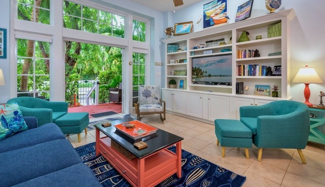 *COLORS OF THE KEYS @ THE FOUNDRY* Villa Near Duval & Beach + LAST KEY SERVICE