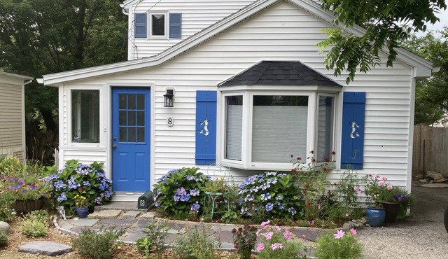 COME STAY AT THE MERMAID COTTAGE ON LANES COVE !