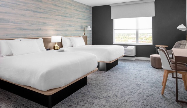 Comfort and Convenience! 2 Relaxing Units, Free Breakfast, Pets Allowed, Pool