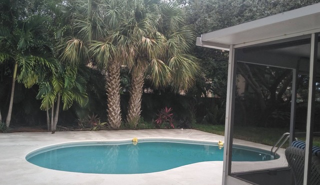 Comfortable 3 bedroom 3 bath beach house .pool.3 minute walk to beach.