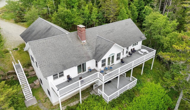 Comfortable bayfront home with beautiful views, large deck & on-site tennis