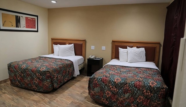 Comfortable Countryside Stay! Free Parking, Pets Allowed in Beeville