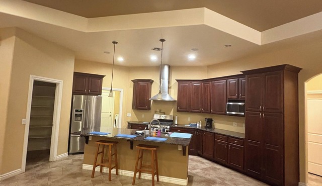 Comfortable for work, or family, 4-bedroom house with AC in charming Safford