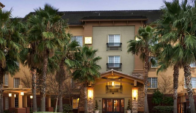 Comfortable Suite w/breakfast Near Major Silicon Valley Attractions