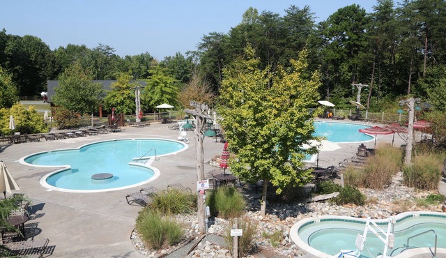 Commodious Shenandoah Crossing, 2 Bedroom Townhome