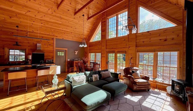 Contemporary Post & Beam: River Views, Screened Porch, Sleeps 7