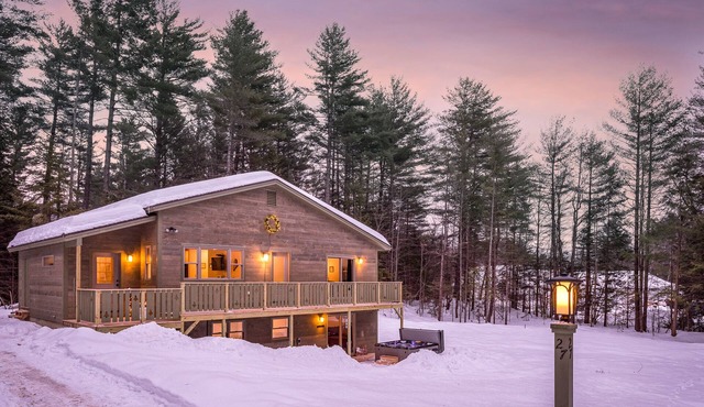 Coombs Chalet- Cozy Home in the Trees Minutes from Sunday River