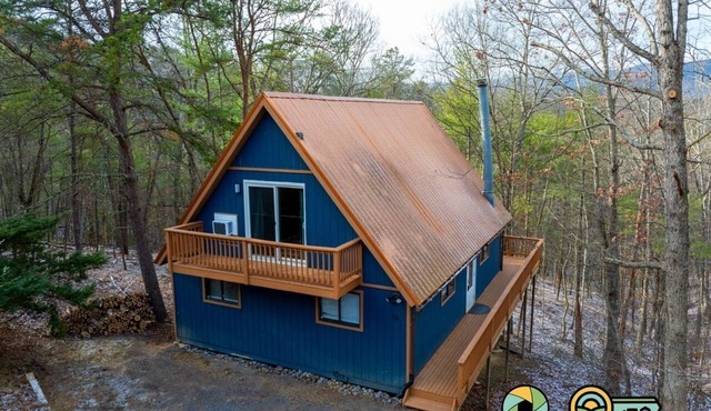 Coppertop Chalet - cozy and convenient!