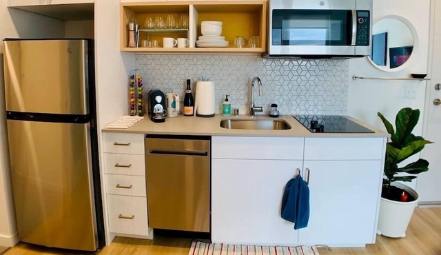 Corner unit studio with natural light and premium amenities for a very comfortable quick stay.