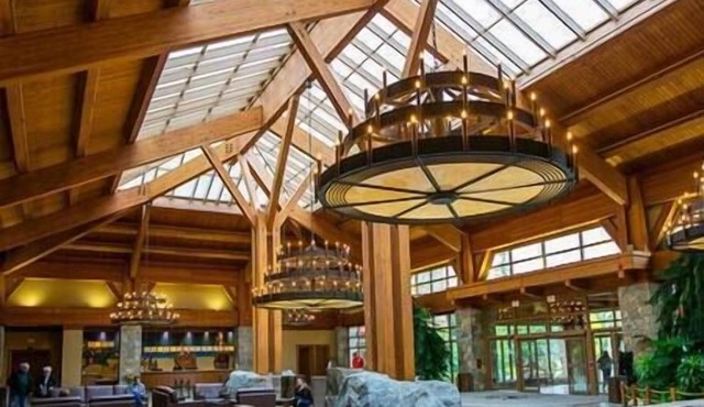 Cottage on Riverfront/Forest/Hot tub/Privacy