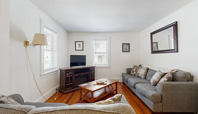 Countryside home with classic front porch - walk to town/Acadia/Glen Mary Park