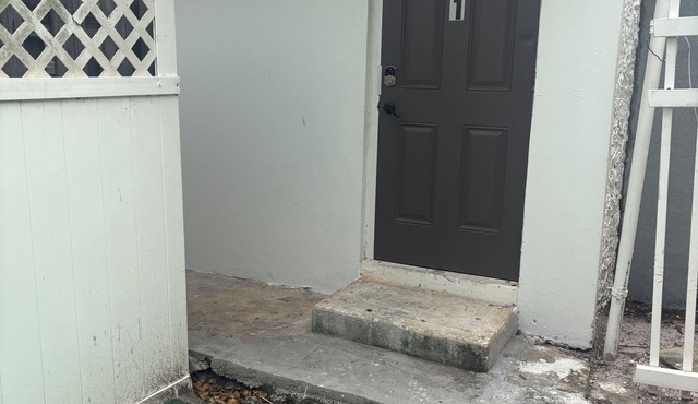 Cozy 1-bedroom apartment in gorgeous West Palm Beach with AC