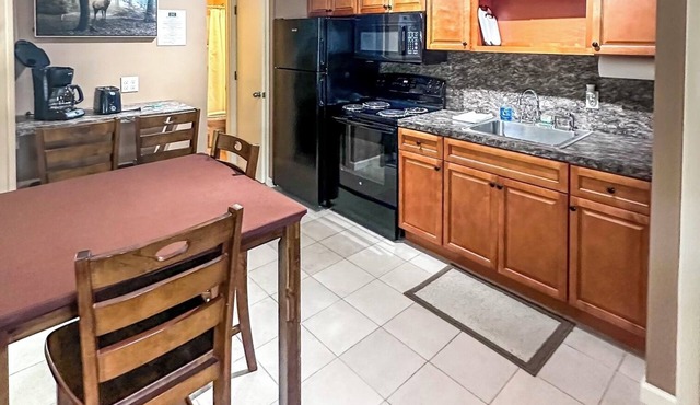 Cozy 2 Bedroom unit located 1-1/4 miles from Mt. Snow with gas fireplace #14