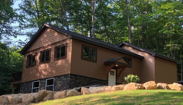 Cozy Bartlett Cabin | Firepit, Near N Conway
