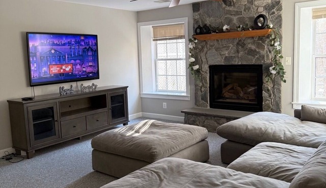 Cozy Basement with a Private Entrance in Manassas