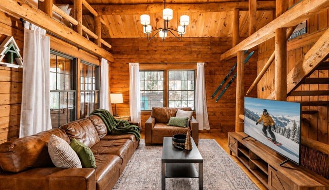 Cozy Cabin Couture, hottub, dogs