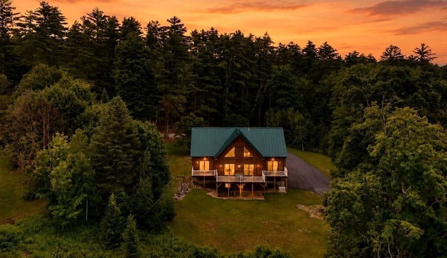 Cozy Cabin with Movie Theater & Hot Tub Escape in Lovell, Maine