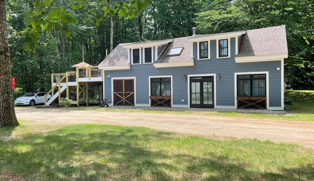 Cozy Carriage House on Lake Ossipee. Private beach with boat docks