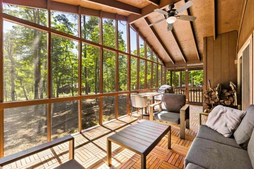 Cozy Cottage w Enclosed Porch Fireplace & Grill
