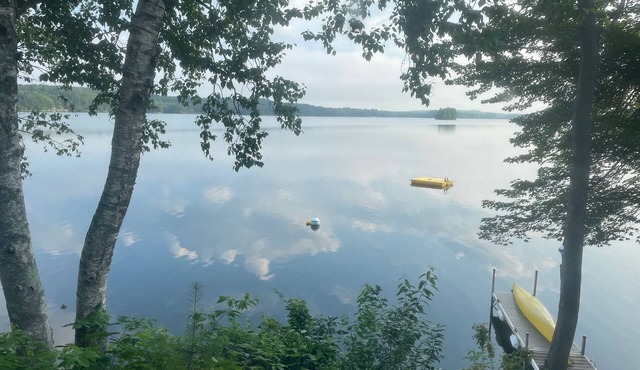 Cozy lakeshore cottage, sunset, sunrise views mid Maine near coast, wifi