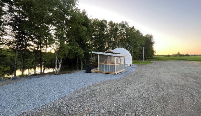 Cozy lakeside glamping dome with fireplace, AC and full bath.