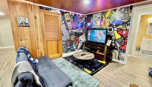 Cozy Mountain Cabin w/Arcade Games, Pool Access, Hot Tub, and Fire Pit!
